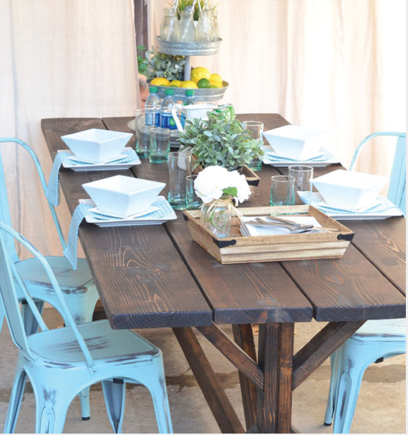 10_MiniRemodels_Rustic_Farmhouse_Table.png