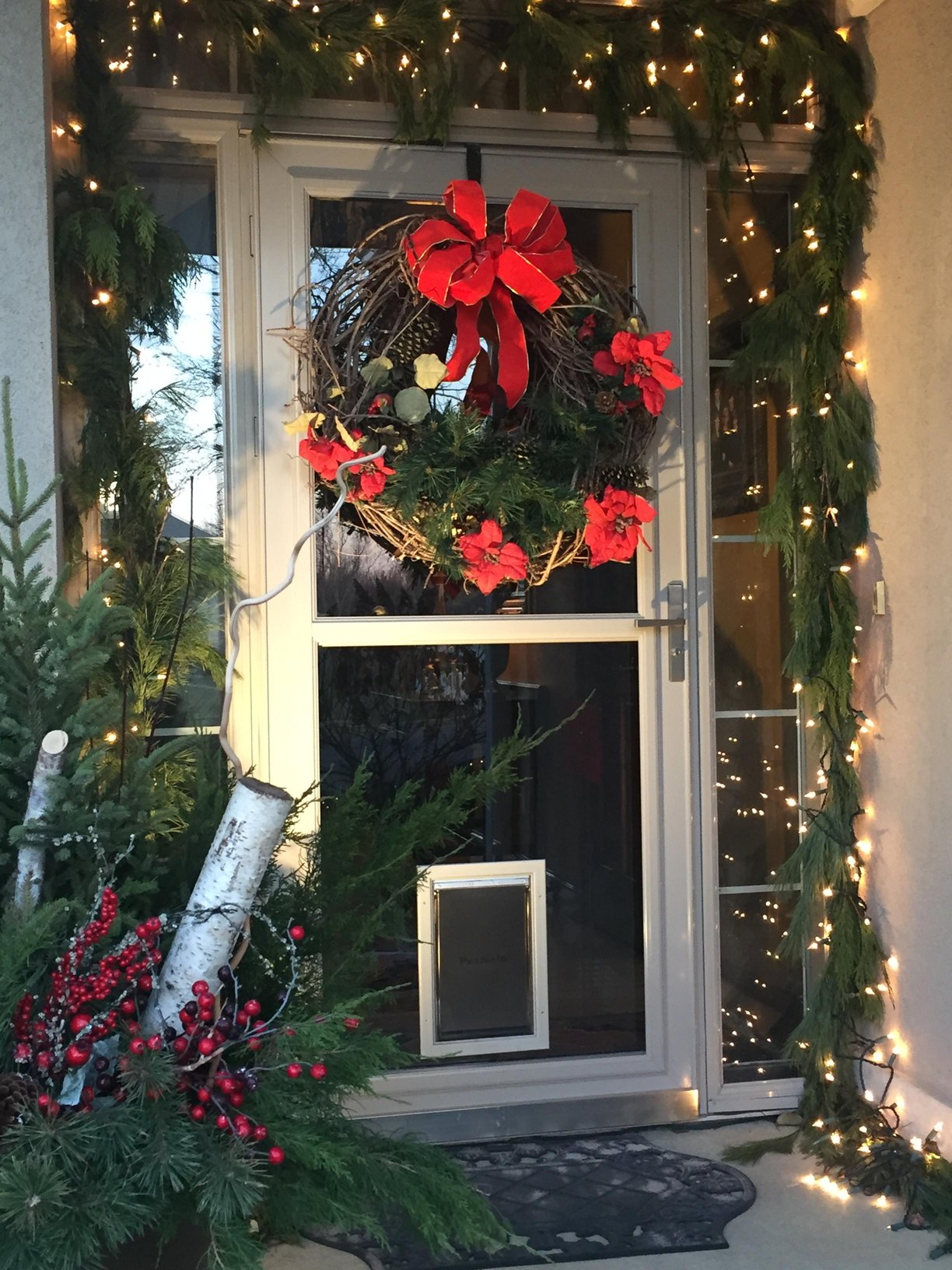 10 Ways to Decorate with Outdoor Christmas Lights