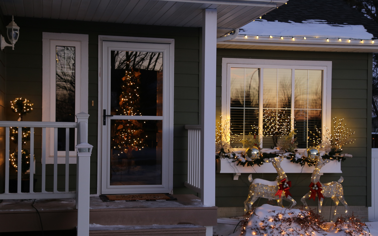 Decorating Your Entrance for the Holidays